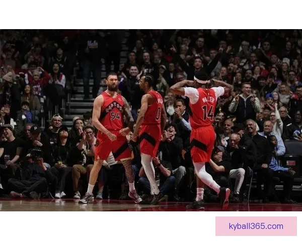 富尔茨迎来猛龙生涯首秀 接巴恩斯精准助攻轻松命中首球 富尔茨迎来猛龙生涯首秀 接巴恩斯精准助攻轻松命中首球