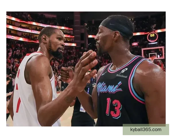 火箭更衣室泼水庆祝杜兰特超越乔丹 赤膊领取比赛用球回忆经典时刻