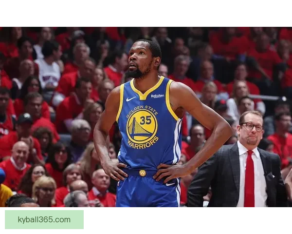 小卡手腕带伤征战猛龙全场坚持展现顽强斗志